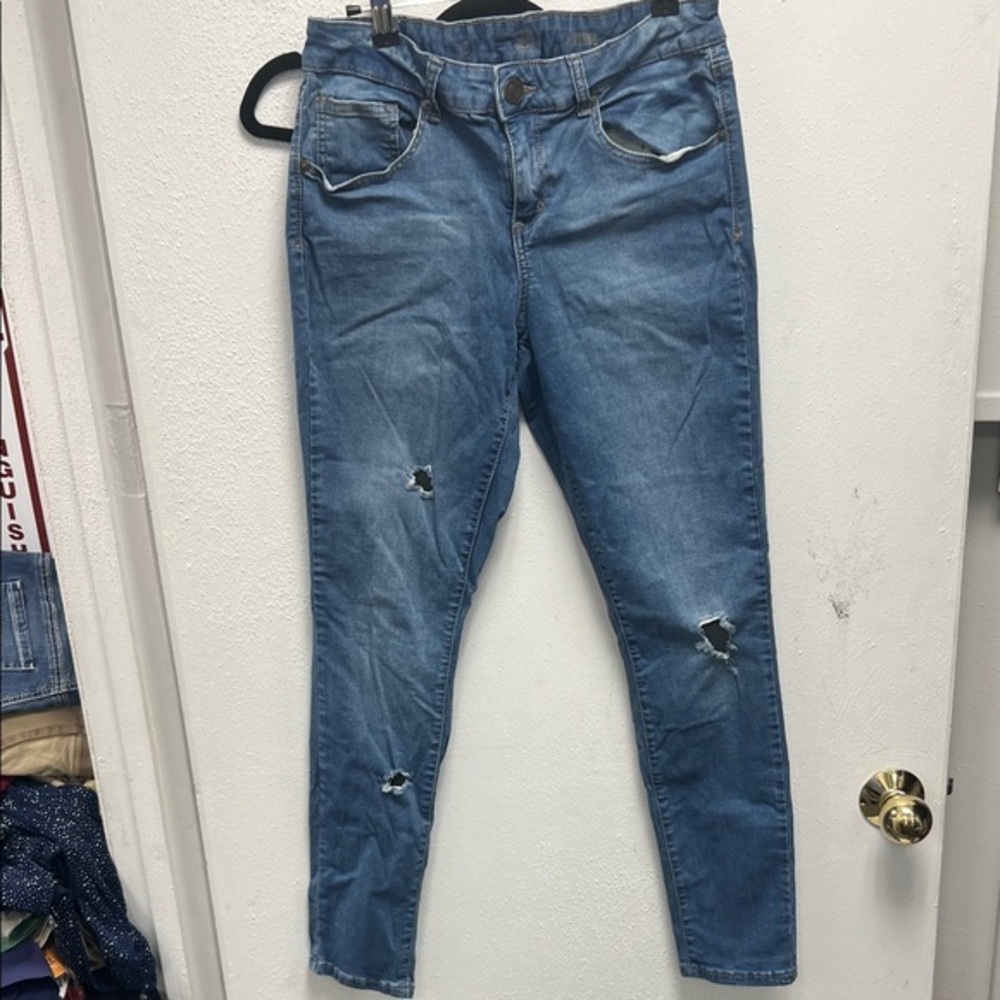 SO Blue Ankle Cropped Jeans with Distressed Details